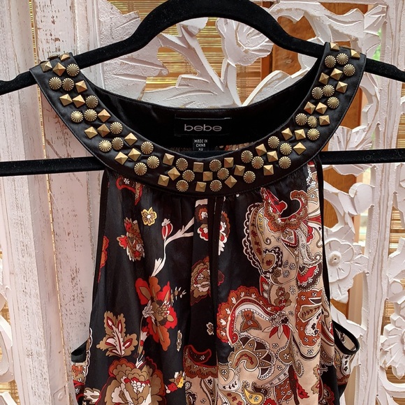 Sleeveless Paisley Blouse with Studded Neckline - Picture 12 of 15